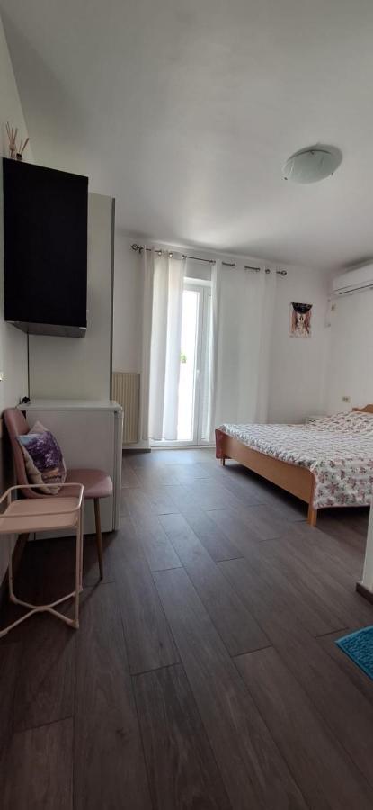 Apartments Villa Milenka Novalja Ngoại thất bức ảnh